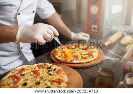 Cook misses edge freshly prepared pizzas oil