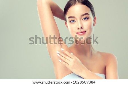 Young woman holding her arms up and showing underarms, armpit smooth clear skin .Girl showing clean armpit .Beauty portrait.Epilation and depilation of hair .  商業照片 © 