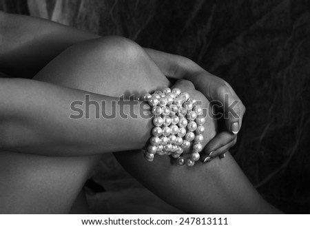 Pearl bracelet on hand in black and white photo, woman hand fragment with pearl bracelet, conceptual photo, jewelry close up, womans hands, body part, jewelry fashion background, fashionable lady