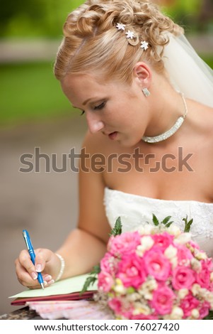 Beautiful bride sign up marriage certificate