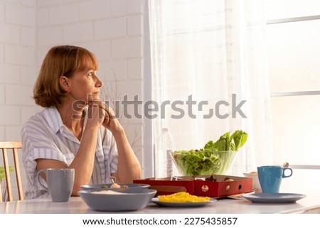 Similar – Foto Bild Einsame ältere Frau, die ihr Mittagessen im Altersheim verzehrt.