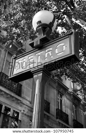 Black and white photo of signature Paris Metro sign