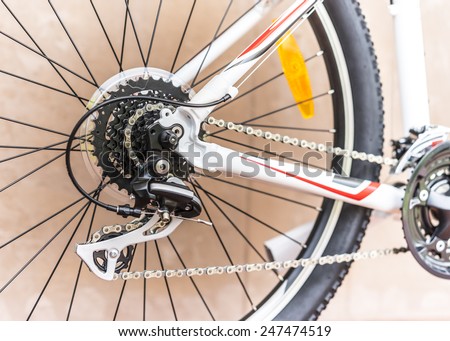 Selective focus of Bicycle gears and rear derailleur