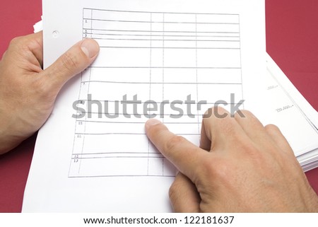 Finger pointing to the blank column in the table