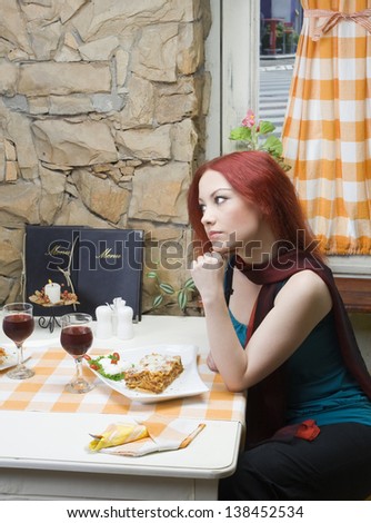 Portrait of young woman - Restaurant scene