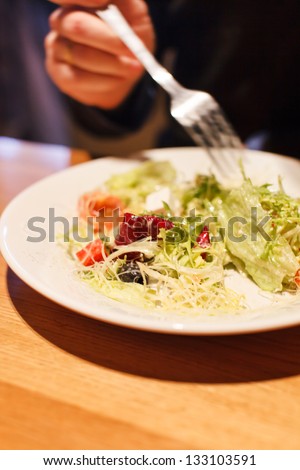 man eating fresh salad
