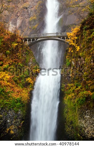 multnomah falls waterfall near Portland, Oregon. Second highest year-round waterfall in the US