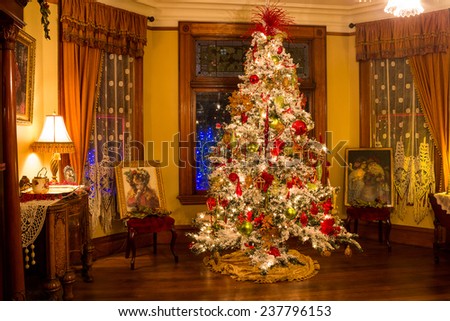 Portland, Or - December 13, 2014. Victorian Style Christmas Tree In The ...