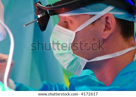 detail of the surgeon\'s face