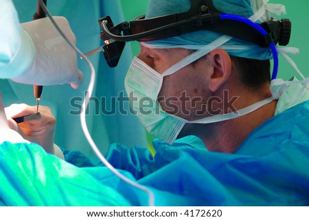 detail of the surgeon\'s face