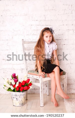 education and school concept - little student girl. Portrait of happy schoolgirl with pink backpack and flowers. Kids,girl,kid,child - Charming schoolgirl pereds bouquet of  flowers.