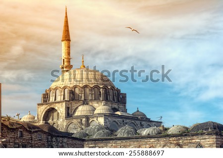 Similar – Foto Bild Yeni Cami am Goldenen Horn in Istanbul im Morgennebel