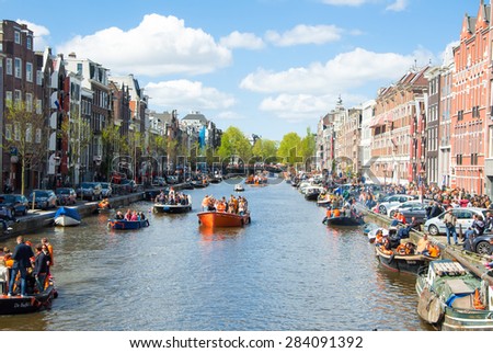 AMSTERDAM-APRIL 27: View of  Amsterdam Singel canal full of boats during King\'s Day on April 27,2015. King\'s Day is the biggest festival celebrating the birth of Dutch royalty.