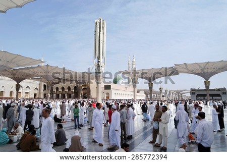 MEDINA, KINGDOM OF SAUDI ARABIA (KSA) - JAN 30: After Friday prayers, Muslims gathered in front of the mosque of the prophet on January 30, 2015 in Medina, KSA. Prophet\'s tomb is under the green dome.