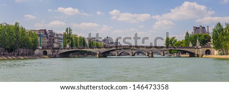 Pont du Carrousel (Carrousel bridge), a bridge in Paris, which spans the River Seine between the Quai des Tuileries and the Quai Voltaire.