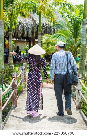 SONG NUOC MIEN TAY, VIETNAM - OCT 5, 2014: Unidentified people in the Village at the Song Nuoc Mien Tay. It is one of the islands of the Mekong Delta in Southern Vietnam
