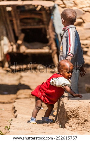 OMO, ETHIOPIA - SEPTEMBER 21, 2011: Unidentified Ethiopian little girl  in the street. People in Ethiopia suffer of poverty due to the unstable situation