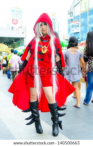 BANGKOK - MAY 25 : An unidentified Japanese anime cosplay pose in Oishi World Cosplay Fantastic 7 on May 25, 2013 at Central World, Bangkok, Thailand.
