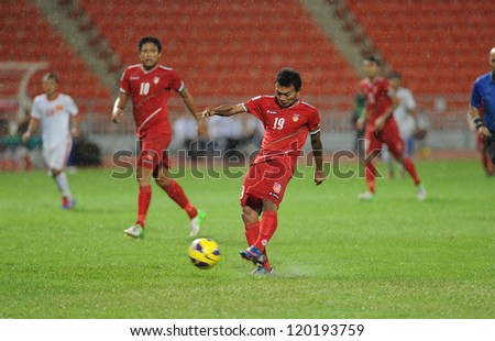 BANGKOK,THAILAND-NOVEMBER 24:Naing Lin OO of Myanmar (r) in action during the AFF SUZUKI CUP 2012 between Vietnam and Myanmar at Rajamangkala stadium on Nov 24,2012 inThailand.