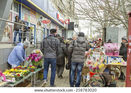 VOLGOGRAD - MARCH 8:Sale of flowers and bouquets at the street. People buy flowers in a gift on March 8. March 8, 2015 in Volgograd, Russia.