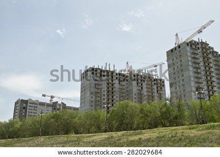 VOLGOGRAD - MAY 27: The final stage of construction of a new residential complex on the banks of the Volga. May 27, 2015 in Volgograd, Russia.