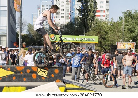 VOLGOGRAD - MAY 24: The BMX cyclist performs a stunt on the ramp. The fifth annual competition for the Cup of Europe city Mall. May 24, 2015 in Volgograd, Russia.