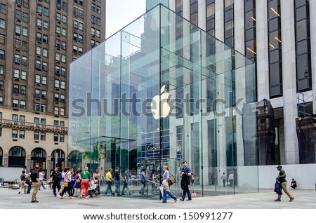 NEW YORK CITY - CIRCA MAY 2013: Apple Store cube on 5th Avenue, New York, circa May 2013. As of July 2013, Apple has 411 retail stores in 14 countries