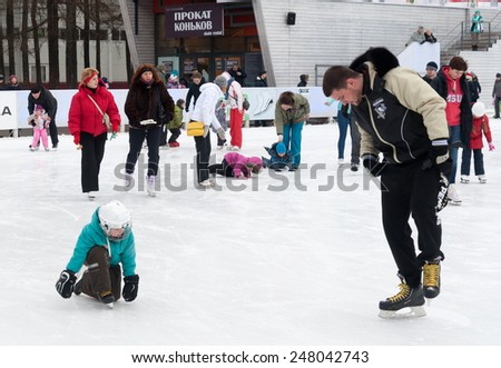 MOSCOW - JANUARY 17: Citizens resting on winter ice rink in Sokolniki Park on January 17, 2015 in Moscow.