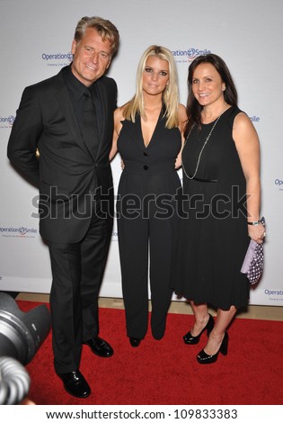 LOS ANGELES, CA - OCTOBER 2, 2009: Jessica Simpson & parents Joe & Tina Simpson at the Operation Smile Gala at the Beverly Hilton Hotel where the family were honored by the children\'s medical charity.