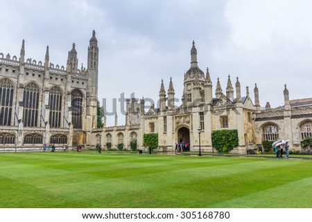 CAMBRIDGE, UK - JULY 24, 2015: Gatehouse of the King\'s College of the University of Cambridge in England. It lies besides the River Cam and faces out onto King\'s Parade in the city centre.