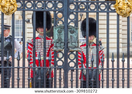 LONDON, UK - JULY 21, 2015: The Queen\'s Guard at Buckingham Palace in London, UK. They are called King\'s Guard and King\'s Life Guard when the reigning monarch is male.