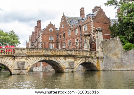 CAMBRIDGE, UK - JULY 24, 2015: St John\'s College in the University of Cambridge, England. The college was founded by Lady Margaret Beaufort.