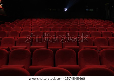 Empty cinema hall with red seats. Movie theatre Stock foto © 