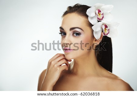Sexy young woman with flowers - Beautiful portrait of a  sexy woman with bright white flowers.