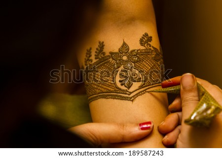 The actual process of applying Mehndi on the bride\'s hand