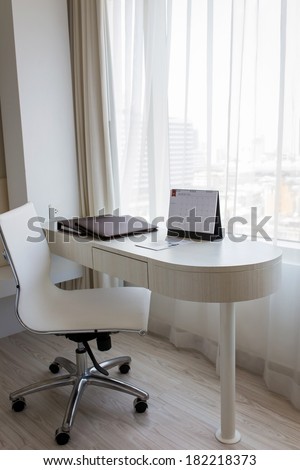 White desk Modern style, the room is clean