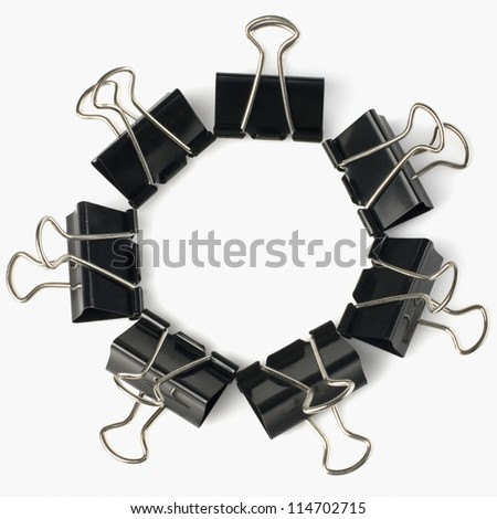 Foto Bild Ein Binder Clips Kreis auf blauem Hintergrund