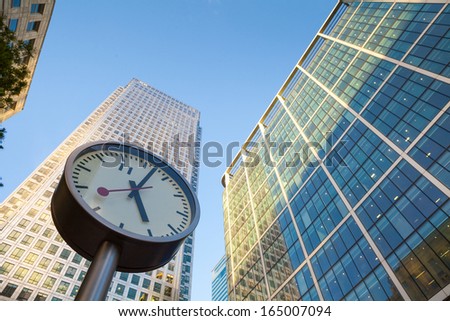 Clock in Canary Wharf in London\'s financial district, time in business concept