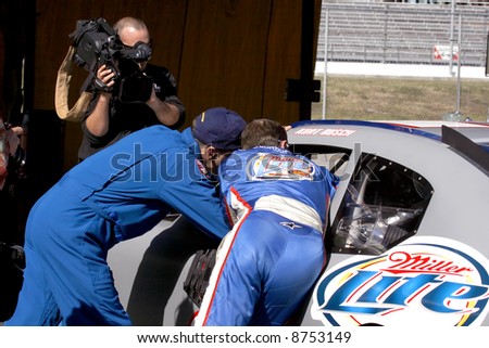 Kurt Busch and crew during spring training at Daytona 500, January 2008