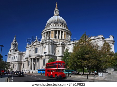 St. Paul\'s Cathedral and red bus in London