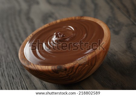 chocolate hazelnut creamin wood bowl, on old oak table