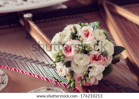 bridal bouquet on the piano strings