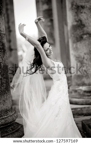 Beautiful bride posing, black and white version