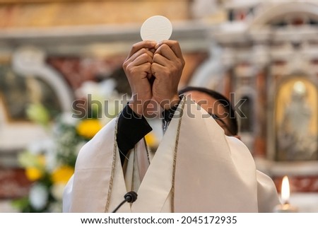 The elevation of the Sacramental Bread during the catholic liturgy Stock foto © 