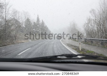 Driving from the driver\'s perspective in bad weather in the snow