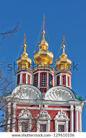 Gate-Church of the Transfiguration - one of the best examples of Moscow Baroque architecture. Novodevichy Convent is probably the best-known cloister of Moscow.