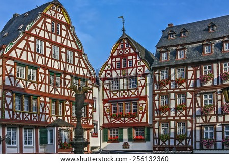 The central square of the Bernkastel city with a very beautiful historic half-timbered houses. Bernkastel-Kues is a well-known winegrowing centre on the Middle Moselle.