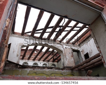 Photo of the ruins of an old house from the inside.