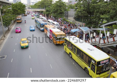 BANGKOK - OCT 18:Cars, buses, taxis and people crowd on street at Chatuchak market Bangkok on October 18,2014.Chatuchak is the largest market in Thailand and the world\'s largest weekend market.