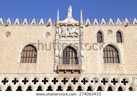 Venetian gothic architecture of The Doge\'s Palace (Italian Palazzo Ducale), Venice, Italy. Palace was largely constructed from 1309 to 1424.
